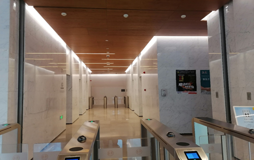 上东公园里电梯